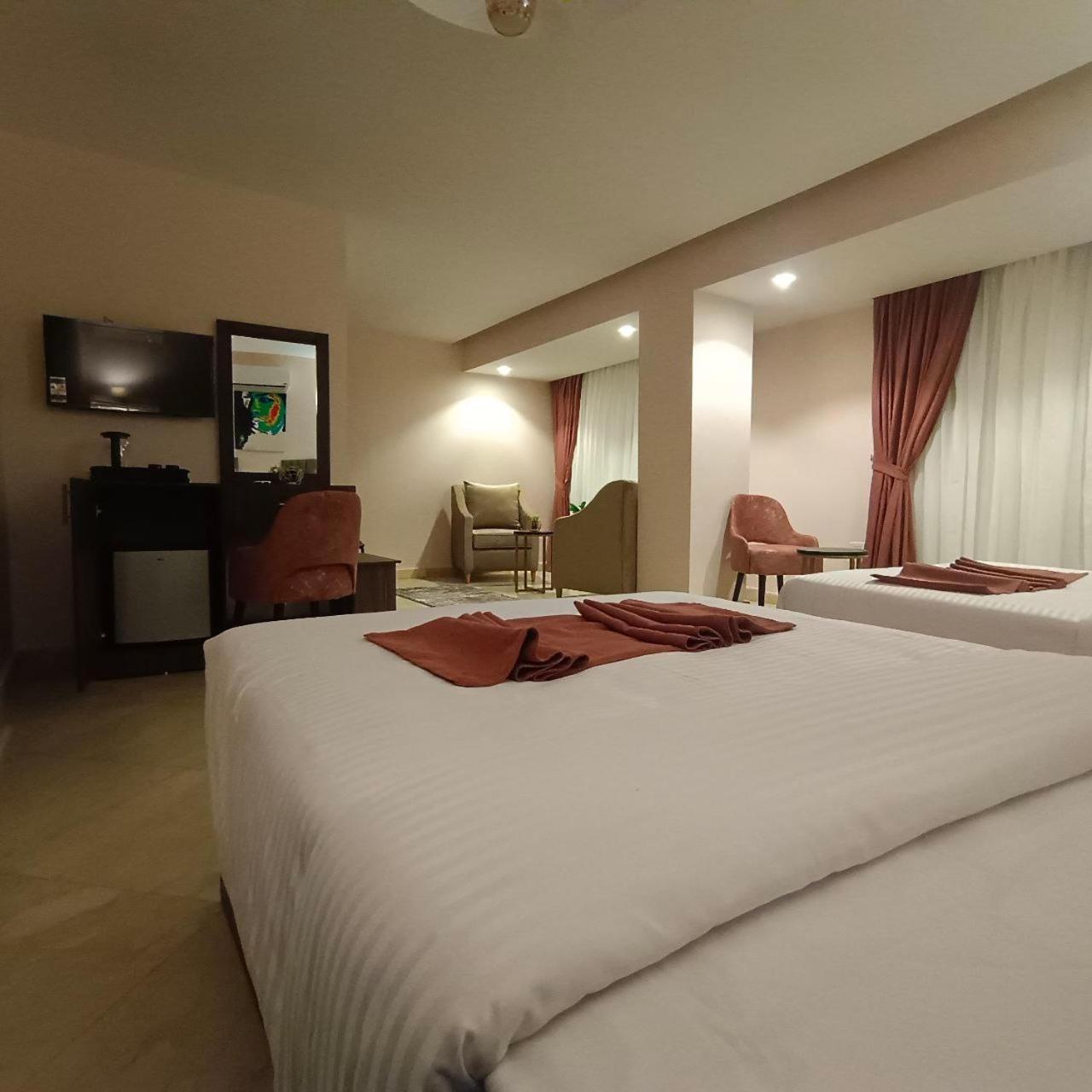 Aziz Egypt Pyramids View Hotel Kafrat al Jabal Exterior photo